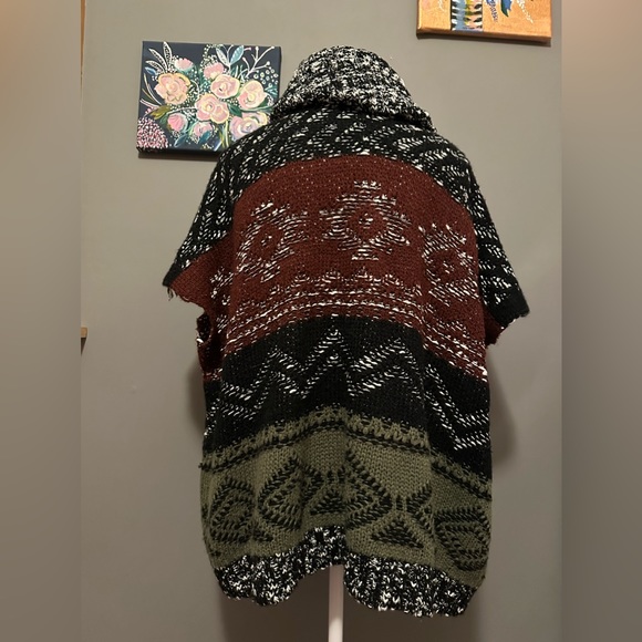 🇺🇸Cliche Couture Poncho Style Sweater with Armholes - Picture 3 of 5